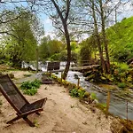 Whome Riverfront Retreat With Exclusive Waterfall Views Alpesi faház