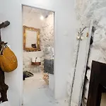 Alpesi faház Whome Riverfront Retreat With Exclusive Waterfall Views *