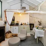 Alpesi faház Whome Riverfront Retreat With Exclusive Waterfall Views