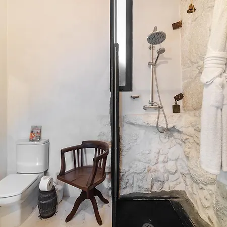 Domek alpejski Whome Riverfront Retreat With Exclusive Waterfall Views Baião