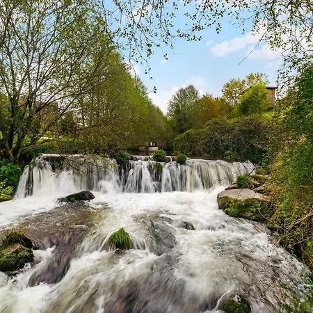 Alpesi faház Whome Riverfront Retreat With Exclusive Waterfall Views