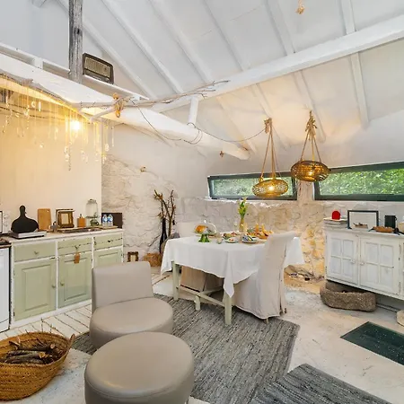 Whome Riverfront Retreat With Exclusive Waterfall Views Baião