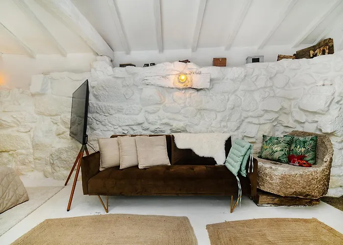 Whome Riverfront Retreat With Exclusive Waterfall Views Chalet