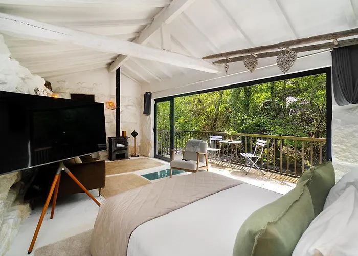 Whome Riverfront Retreat With Exclusive Waterfall Views