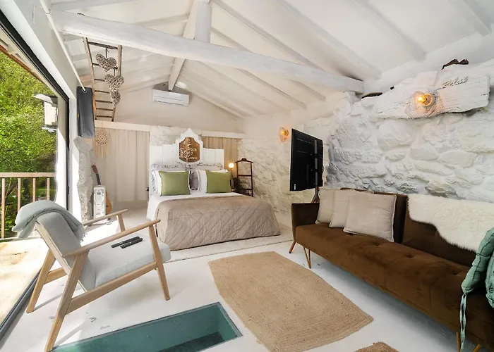 Whome Riverfront Retreat With Exclusive Waterfall Views Chalet Baião