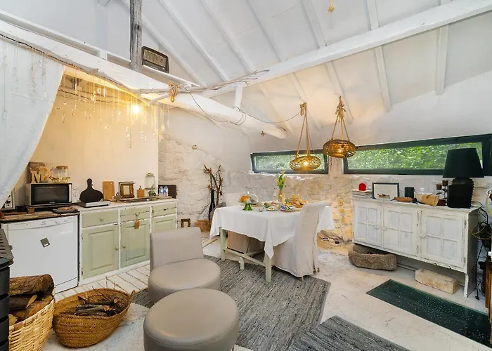 Whome Riverfront Retreat With Exclusive Waterfall Views Baião